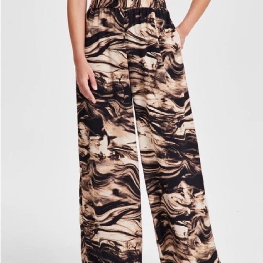 Marble-Effect Wide-Leg Pants in Beige & Black